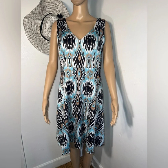 INC ,10, sleeveless deepV front back,sewn in bra lining waistband flowing hem - Picture 1 of 8